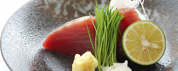 ２０１６年６月１１日　（土）　「鰹のたたき」　魚を卸す　　鰹の解体ショーをご覧ください。（皆さんもやりますよ）